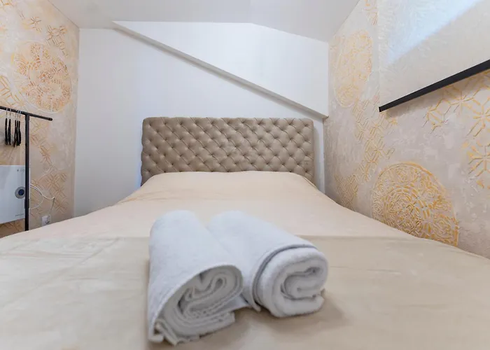 Aleksandrija Βίλα *